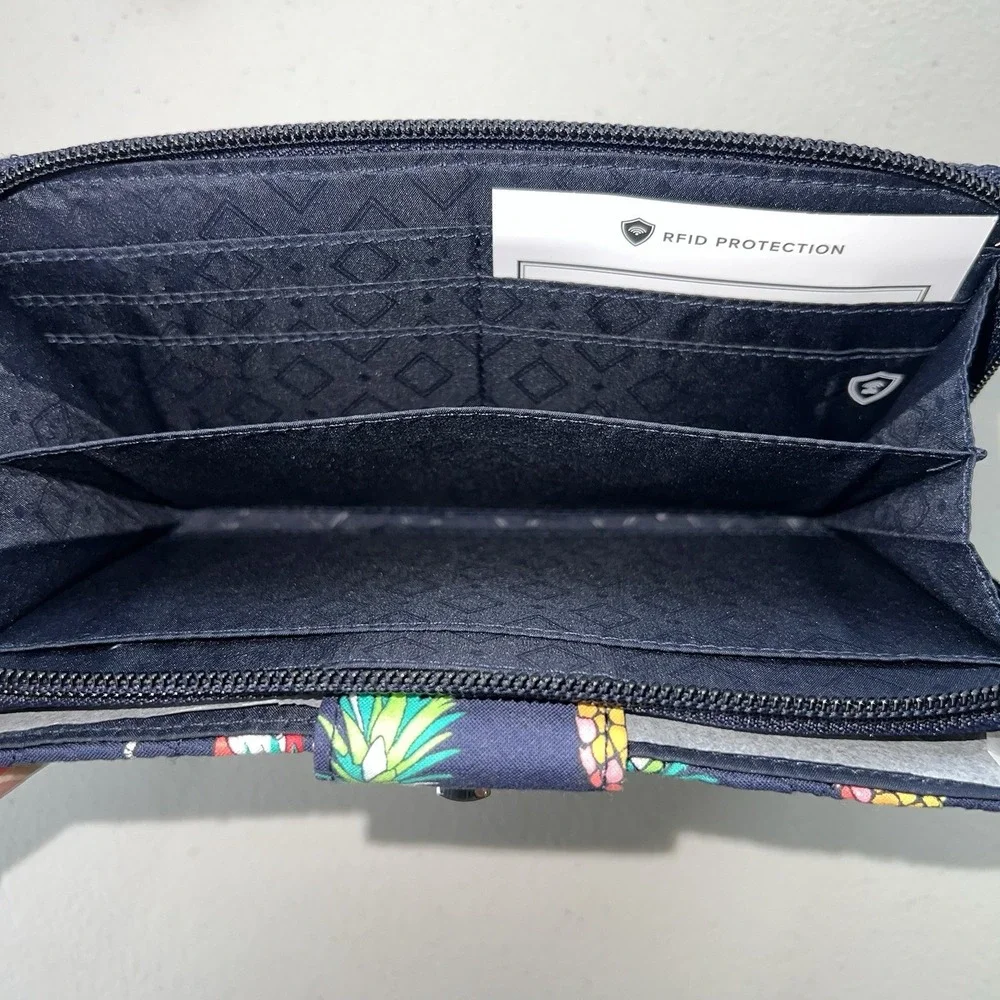 New VERA BRADLEY Turnlock Zip‎ Wallet Toucan Party Navy Blue & Pineapples